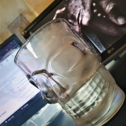 Caneca de Vidro Caveira 510ML