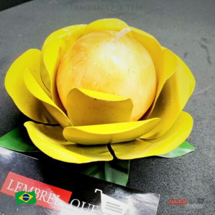 Castiçal flor amarela com vela  – metal