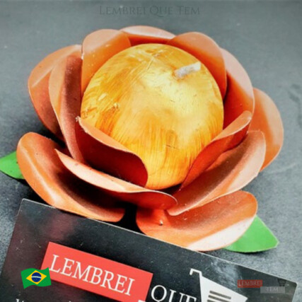 Castiçal flor vermelha com vela  – metal