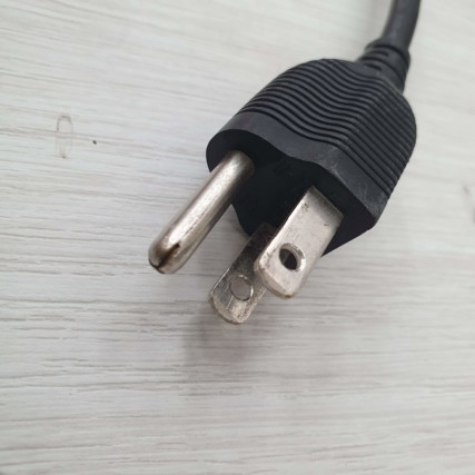 Cabo de força energia  tripolar  1 M  – Plugue tipo macho NEMA 5/15  // sem a fêmea