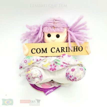 Boneca de pano com recado frase com carinho – decoração